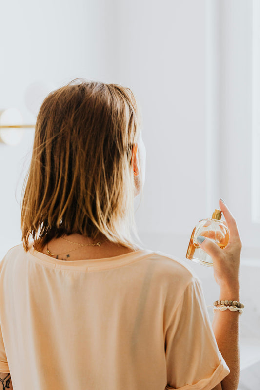 Comment passer du shampoing liquide au shampoing solide sans abîmer vos cheveux